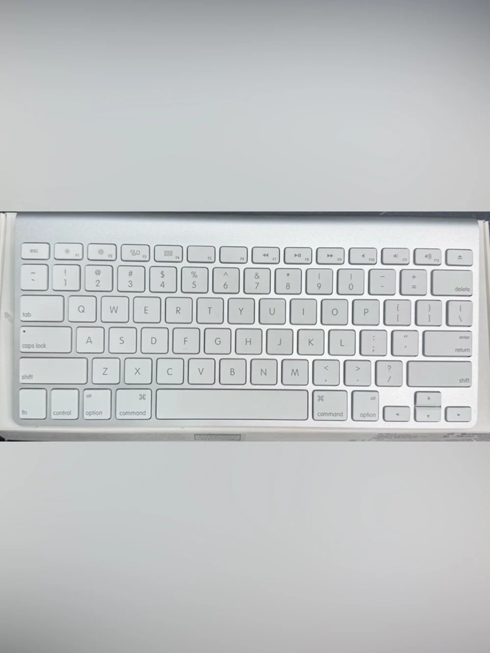 Apple Wireless Keyboard 1st Gen Aluminum Silver White Open Box Bluetooth Slim